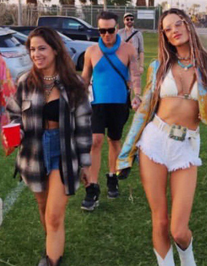 Нескромное мини и радужные волосы: какими нарядами удивили звезды на музыкальном фестивале Coachella