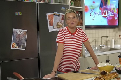 От Юлии Высоцкой до Селены Гомес: знаменитости рассказывают о своих кулинарных шоу