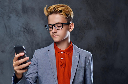 Это вам не игрушка: 5 критериев, которые помогут выбрать идеальный смартфон для школьника