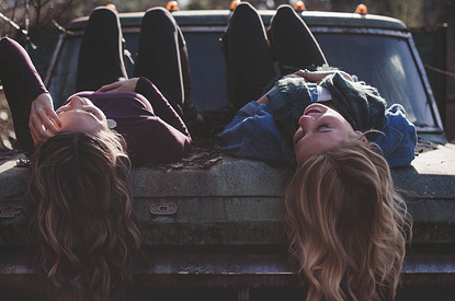 Чем заняться с подругой: 14 классных идей, чтобы не было скучно