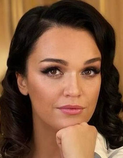 Дочь певицы Славы рассказала, во сколько ей обошлись роды