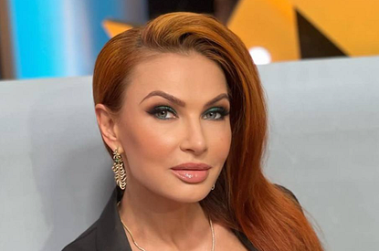 Эвелина Бледанс снялась топлес на пляже (фото)