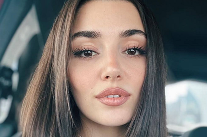 Не узнать: Ханде Эрчел сменила цвет волос и стала рыжей (фото)