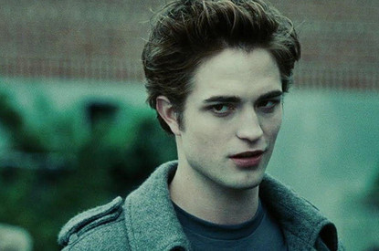 От Кристен Стюарт до FKA Twigs: с кем встречался главный вампир нулевых Роберт Паттинсон и чью кровь он пьет сейчас