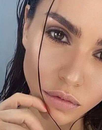 Певица Zivert впервые показала тату на интимном месте (фото)