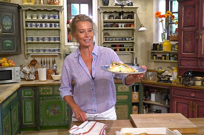 «А ведь раньше это казалось нормальным»: почему в 2023 году Юлия Высоцкая и ее готовка стали мемом