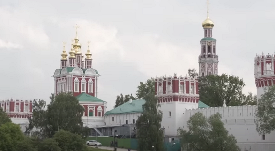 От фантомов узниц до исполнения желаний: удивительные факты и легенды о Новодевичьем монастыре в Москве