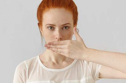 Убираем носогубные складки с помощью самомассажа лица