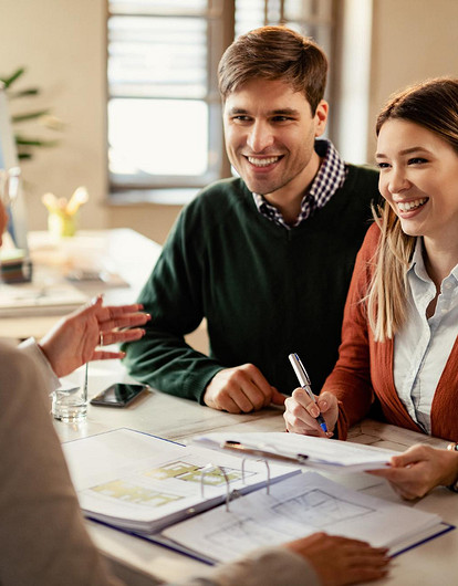 Как переписать квартиру, машину, дачу на мужа или жену (и зачем это может понадобиться)