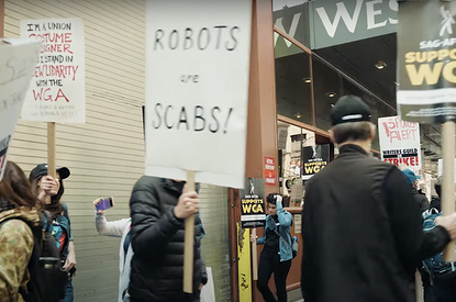 Стоп, не снято: почему в США бастуют сценаристы и какие звезды их поддерживают