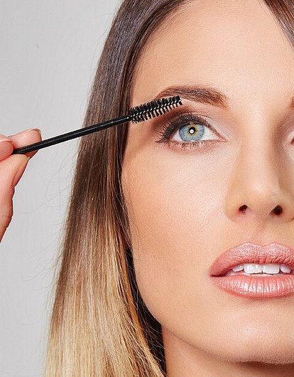 «Лет десяток с плеч долой»: макияж, который поможет визуально помолодеть