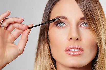 «Лет десяток с плеч долой»: макияж, который поможет визуально помолодеть