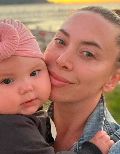 Наталья Фриске показала достижения годовалой дочери