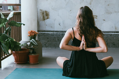 Йога для беременных: 11 упражнений для разных триместров