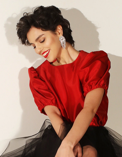 Red fashion: выбираем вещи в главном оттенке осени 2023 и рассказываем, как их носить