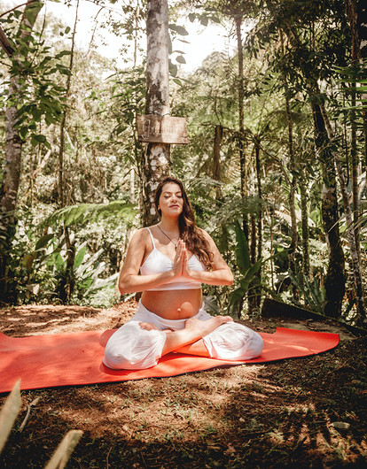 Йога для беременных: 11 упражнений для разных триместров