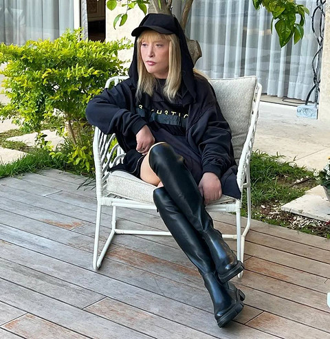 Обнажила бедра: модельер Гуляев выложил снимок помолодевшей Пугачевой