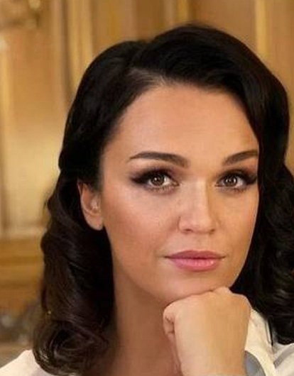 Певица Слава вышла на связь после госпитализации и озвучила свой диагноз