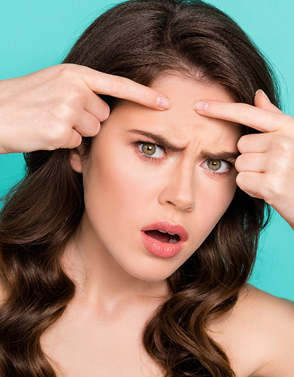 «Не хмурься — морщины будут»: развенчиваем этот и другие мифы о старении