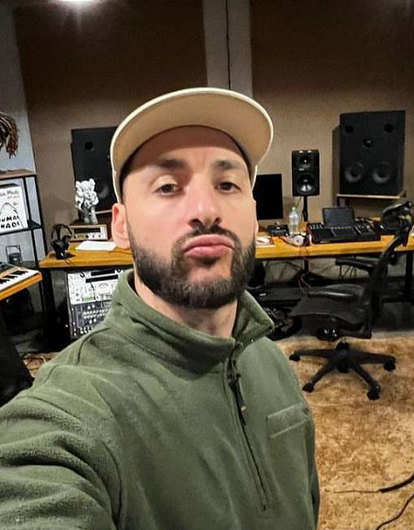 L’One впервые показал лицо дочери (фото)