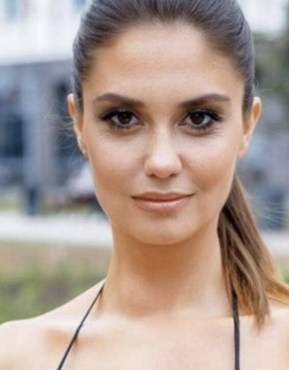 Агата Муцениеце показала снимок с беременным животом