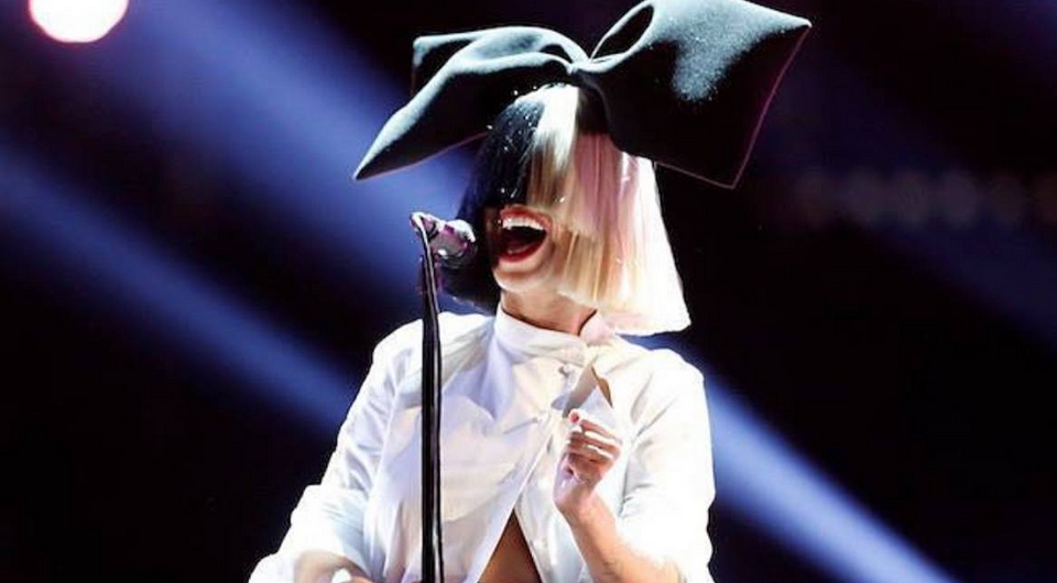У певицы Sia выявили аутизм
