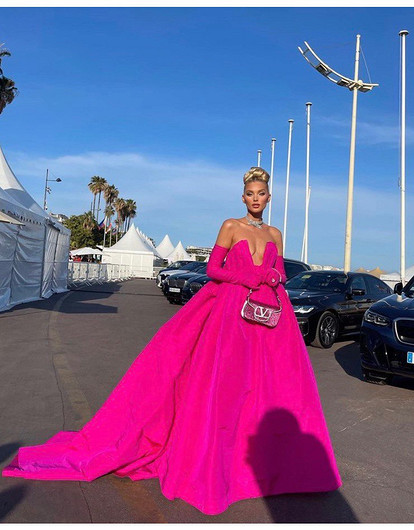 Звезды, которые любят делать макияж в стиле Барби (фото)