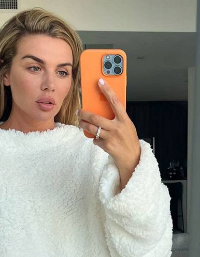 Страстное примирение: Анна Седокова воссоединилась с мужем после скандала