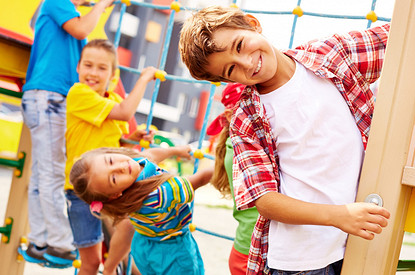 Посадить дерево и не только: 4 cпособа благоустроить двор многоквартирного дома, не нарушив закон