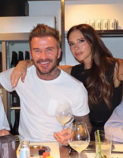 Яркие концерты, романтика и экзотика: как семейство Бекхэмов проводит летние каникулы (фото)