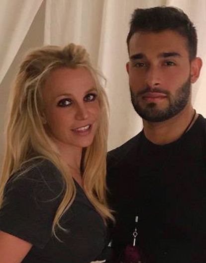 Счастливы вместе: Бритни Спирс опубликовала фото с мужем на фоне слухов о разводе