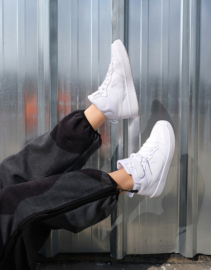 Как отмыть белые кроссовки в домашних условиях: 9 способов отбелить ткань, кожу и очистить подошву