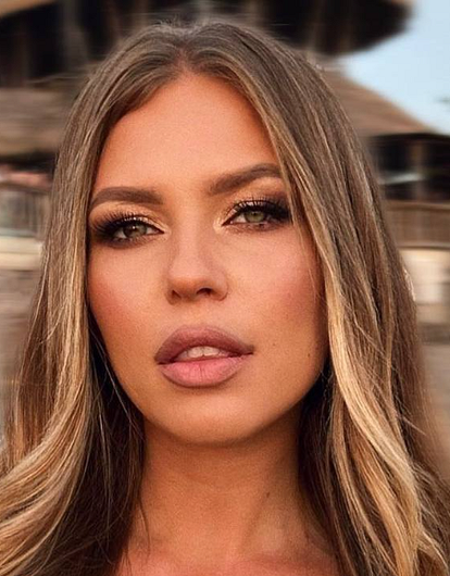 Появилась в купальнике: Рита Дакота показала несовершенства своего тела