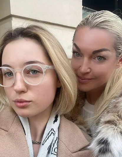 «Ей промывают мозги»: Анастасия Волочкова высказалась о предательстве дочки