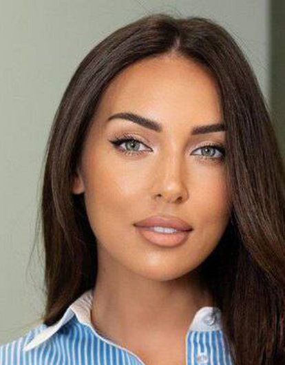 Алсу появилась в объятиях неизвестного мужчины на фоне слухов о разводе