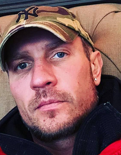 Роман Костомаров выложил кадр, на котором тренируется в протезах на ногах