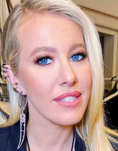 Поздравляют с беременностью: Ксения Собчак показала округлившийся живот