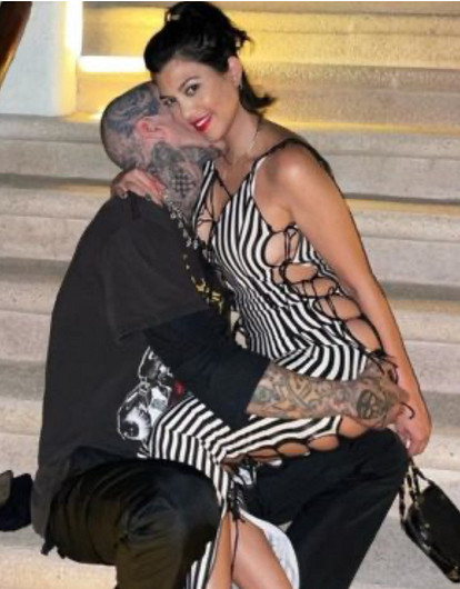 Кортни Кардашьян и Трэвис Баркер: как развивались их отношения и какие сюрпризы они делали друг другу