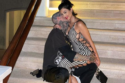 Кортни Кардашьян и Трэвис Баркер: как развивались их отношения и какие сюрпризы они делали друг другу