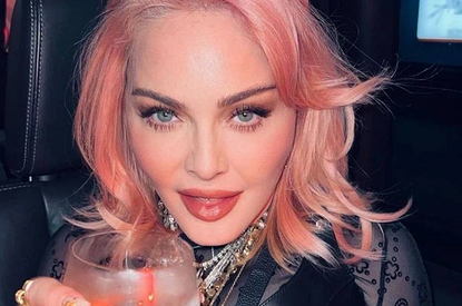 Перестала дышать сама: Мадонну увезли в реанимацию