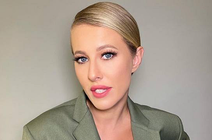 Ксения Собчак больше не скрывает беременный живот