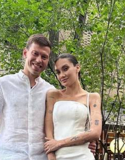 Федор Смолов женился на ди-джее Карине Истоминой