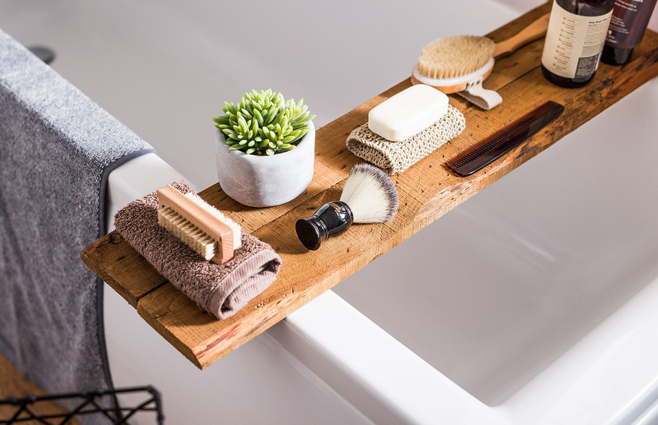 Когда негде развернуться: 12 способов организовать хранение вещей в маленькой ванной