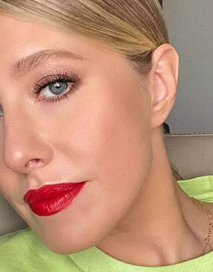 Ксения Собчак продемонстрировала свою фигуру на фоне слухов о беременности