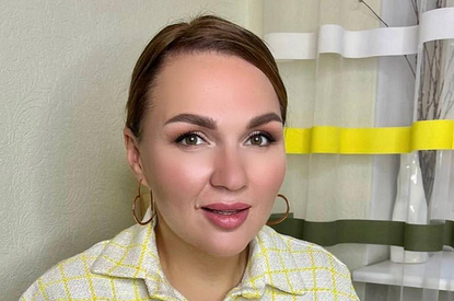 «Прохожие думают: это бабушка или мать?»: родившая в 40 лет Надежда Ангарская рассказала о позднем материнстве