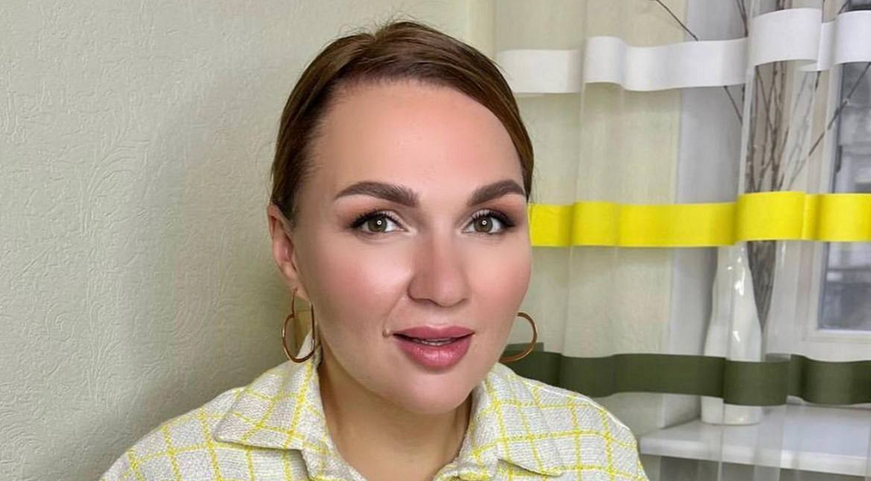 «Прохожие думают: это бабушка или мать?»: родившая в 40 лет Надежда Ангарская рассказала о позднем материнстве