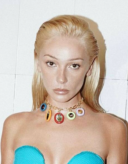 Настя Ивлеева обнажилась в центре Москвы