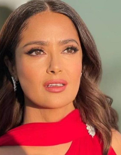 56-летняя Сальма Хайек похвасталась фигурой в купальнике (фото)