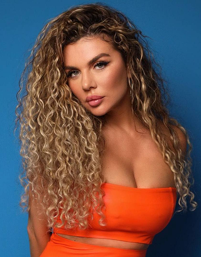 Анна Седокова упала со сцены и получила травму