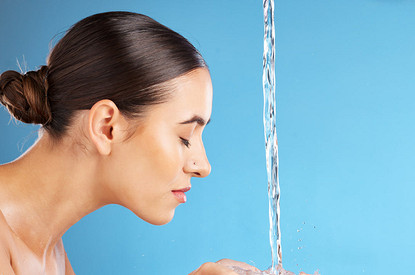 5 ошибок в умывании, из-за которых кожа постареет быстрее